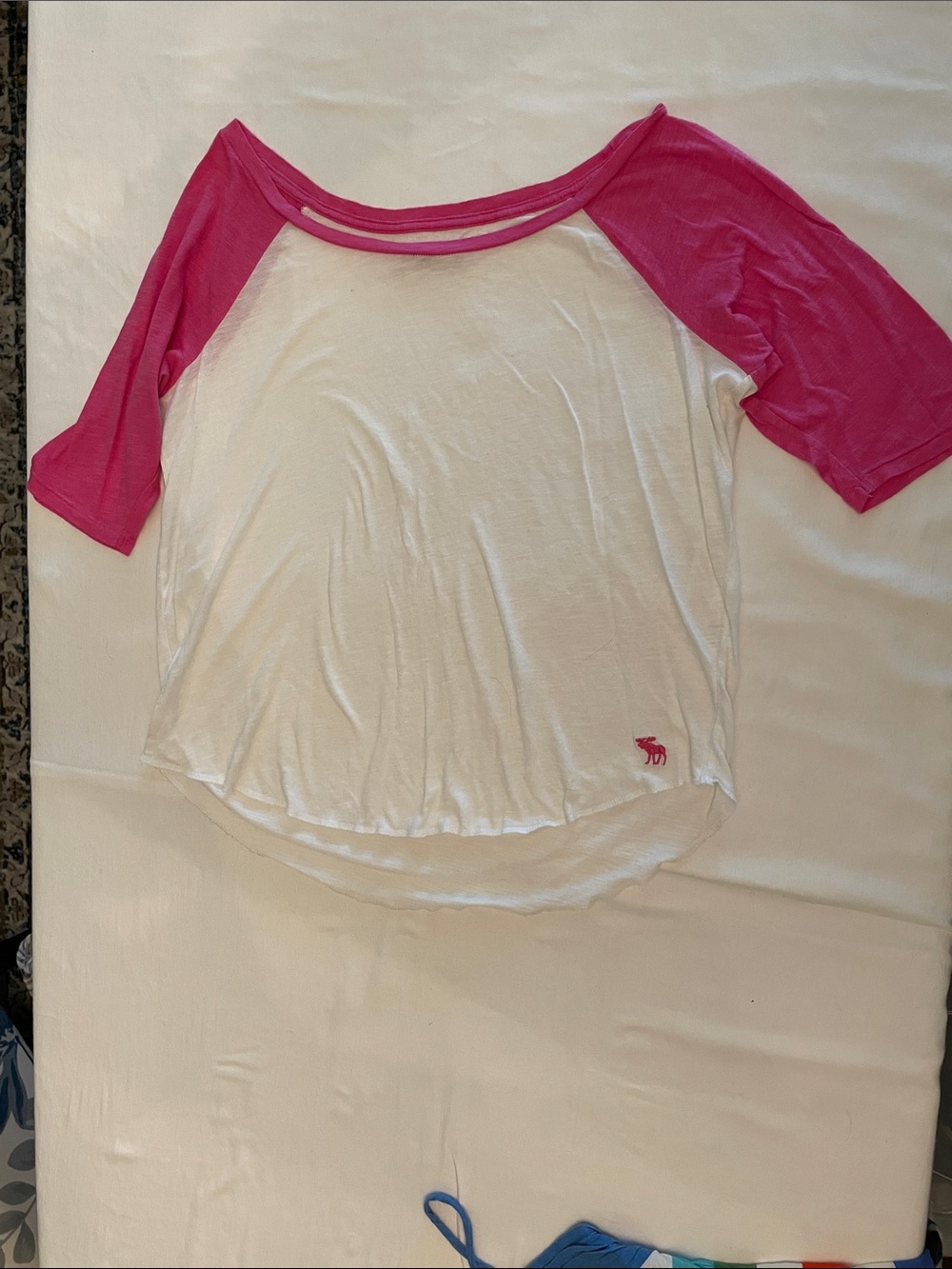 Abercrombie & Fitch White and  dark Pink Raglan Short Sleeve Tee Sz Med